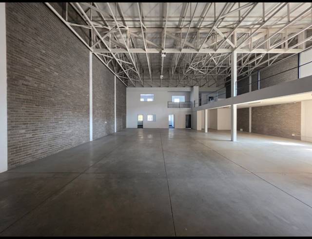 1,100M² WAREHOUSE TO LET IN STORMILL